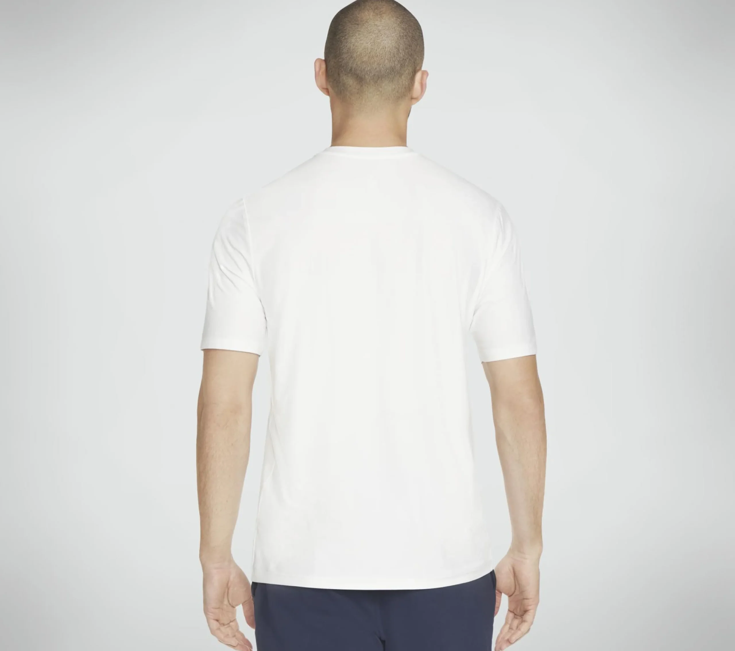 go_dri_all_day_tee_1.webp SKECHERS GO DRI All Day Tee BRANCO Store