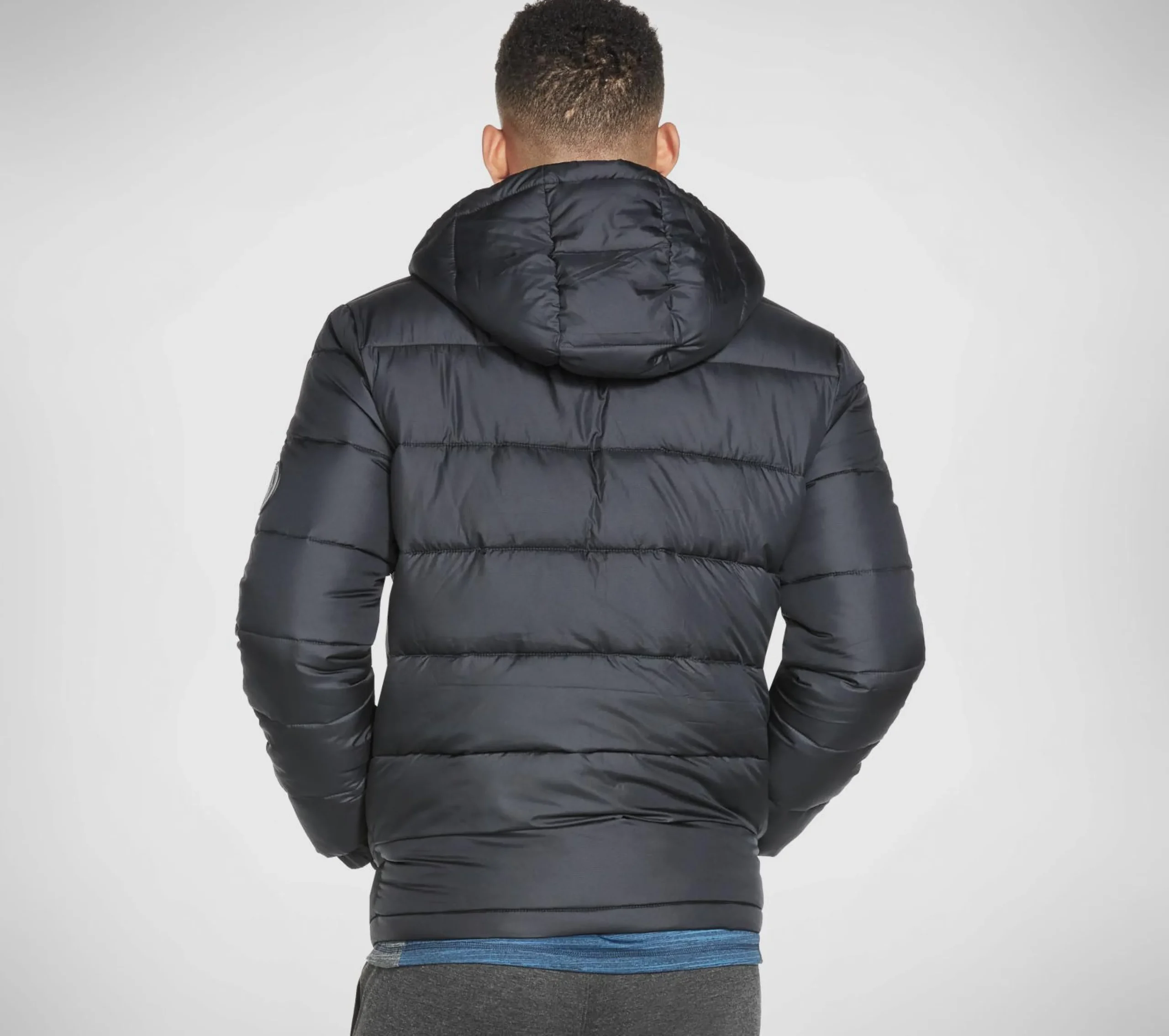 go_walk_parkway_hooded_pu_1.webp SKECHERS GO WALK Parkway Hooded Puffer PRETO New