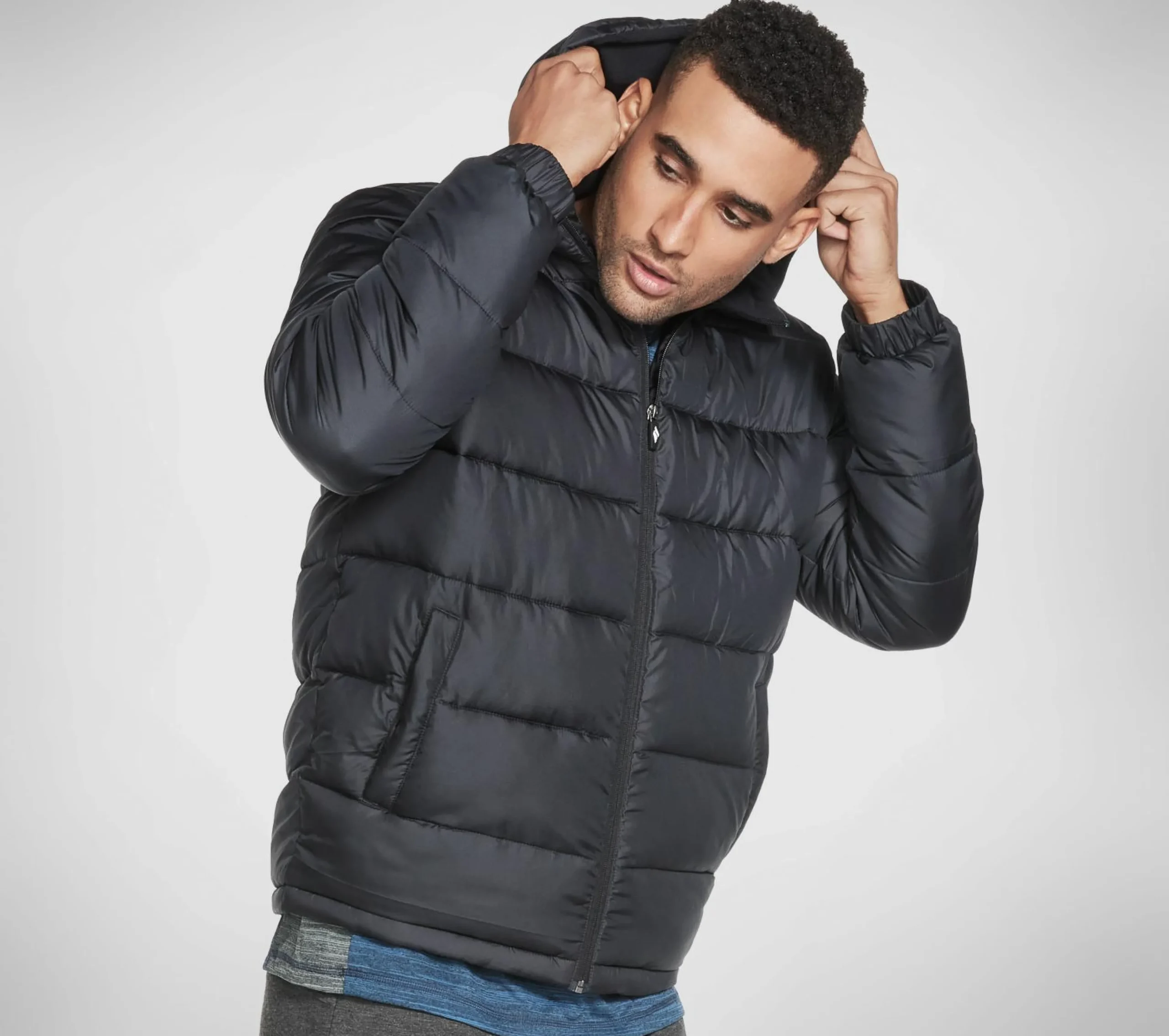 go_walk_parkway_hooded_pu_2.webp SKECHERS GO WALK Parkway Hooded Puffer PRETO New