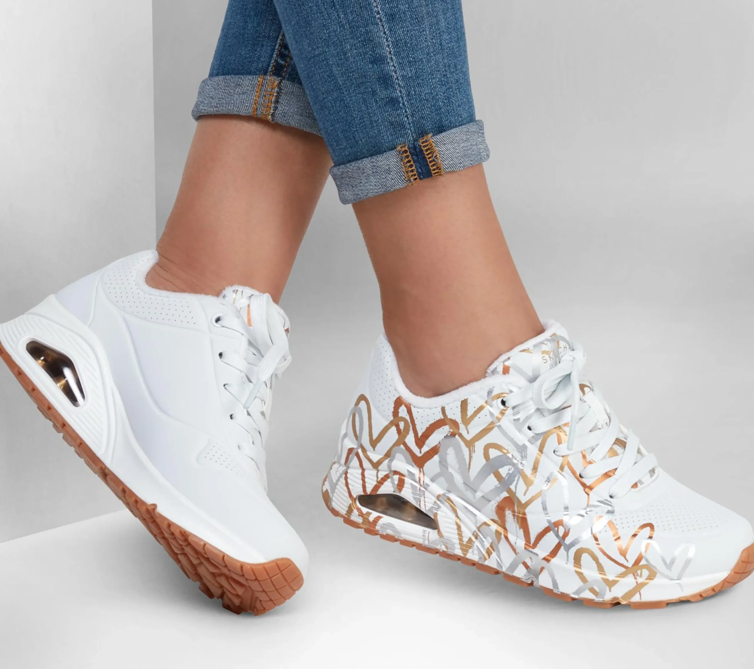 skechers_x_jgoldcrown_uno_1.webp SKECHERS X JGoldcrown: Uno - Metallic Love BRANCO / DOURADO Clearance